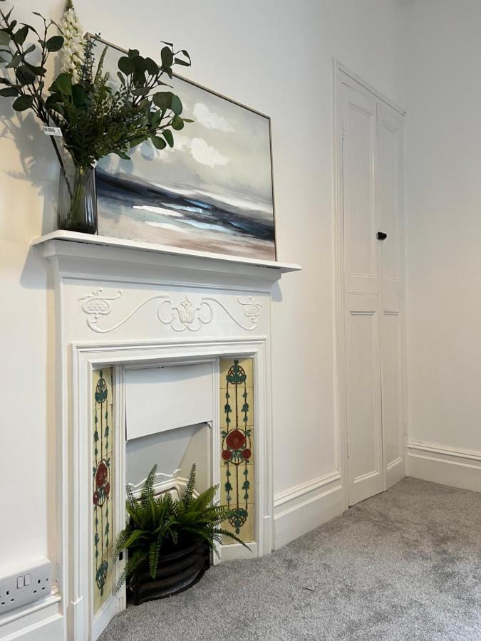 Heathcliff - 5 Bedroom House In Town Centre Tenby Exterior foto